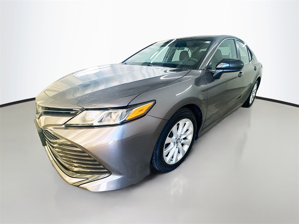 2018 Toyota Camry LE photo 3