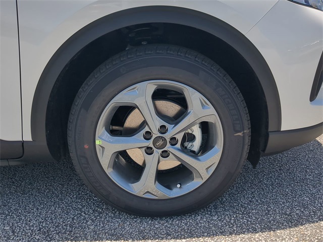 2025 Ford Escape ST-Line photo 8