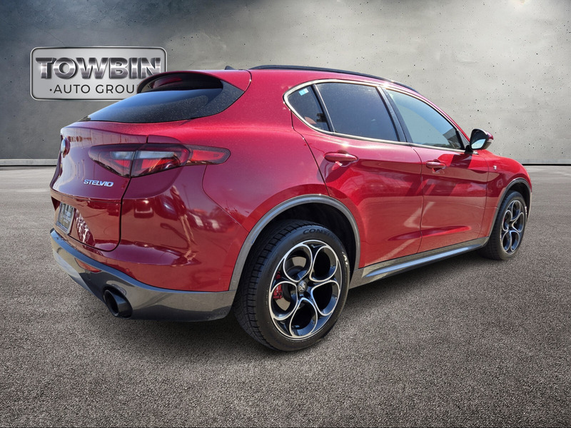 2022 Alfa Romeo Stelvio Ti photo 4