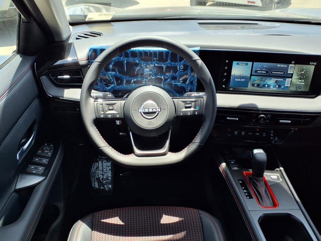 2025 Nissan Kicks SR photo 4