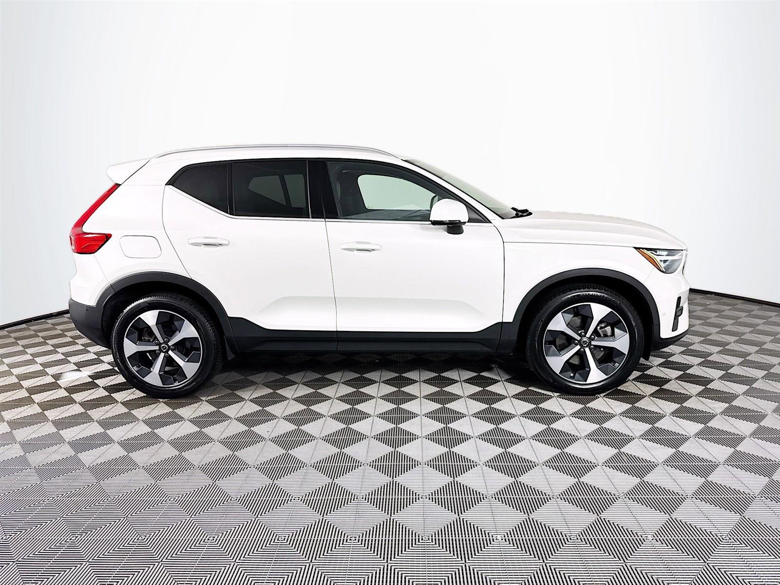 2024 Volvo XC40 Plus photo 4