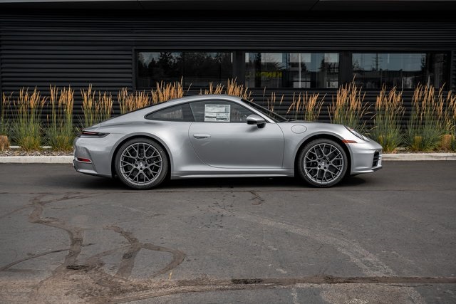 2025 Porsche 911 S photo 32