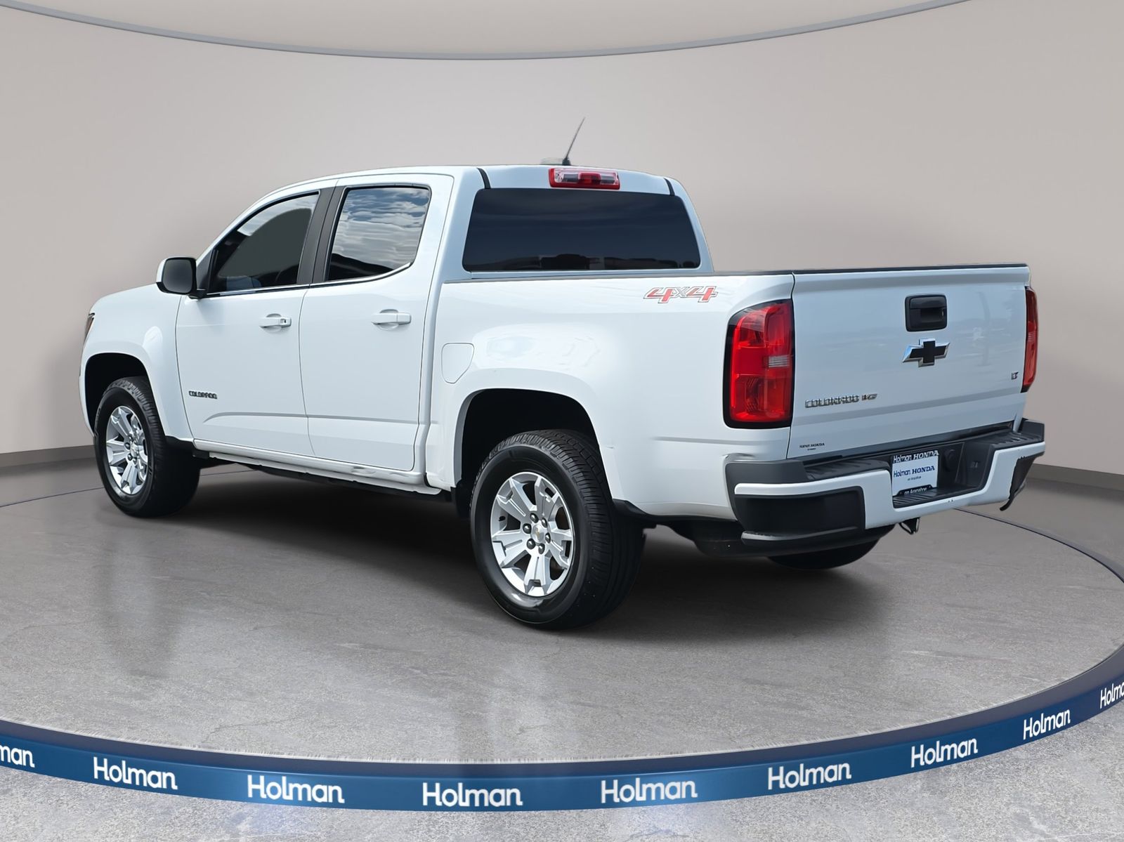2018 Chevrolet Colorado LT photo 3