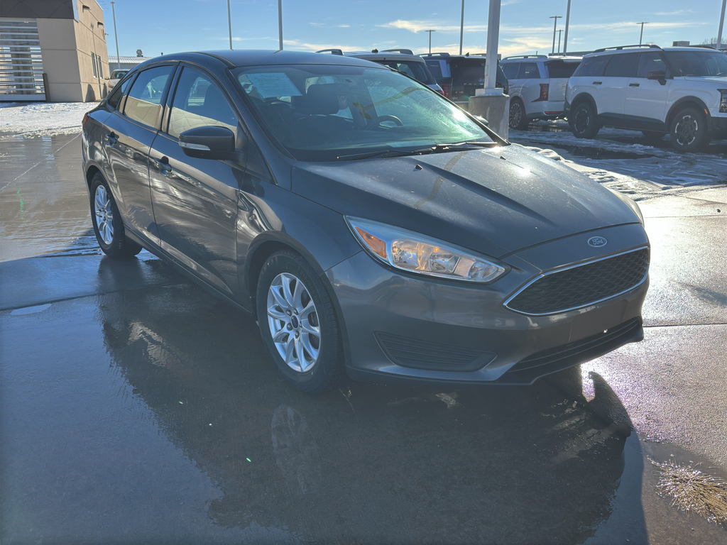 2016 Ford Focus SE photo 2