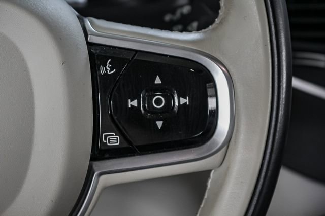 2021 Volvo XC90 Momentum photo 13