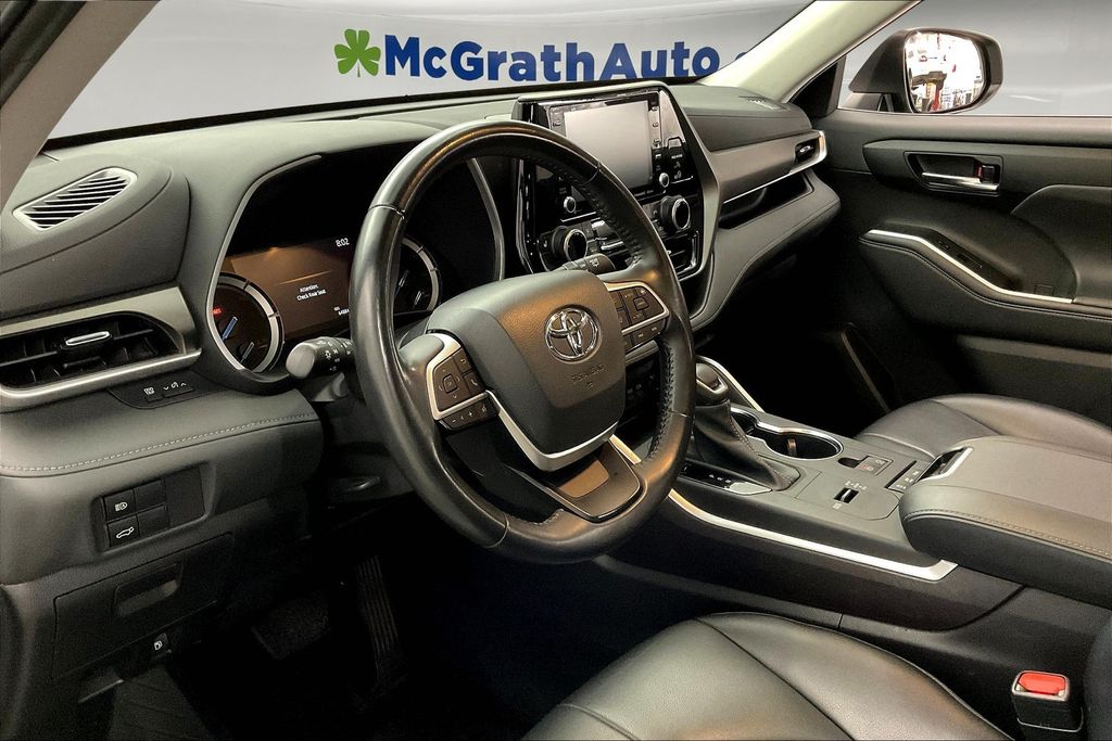 2022 Toyota Highlander Hybrid XLE photo 13