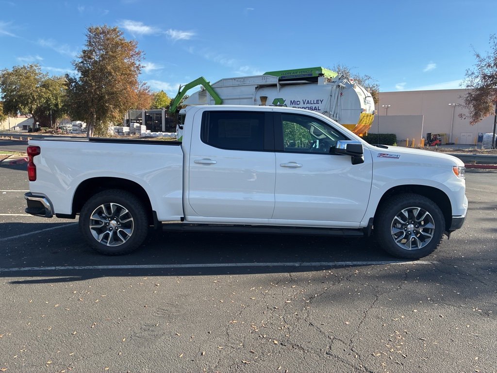 2026 Chevrolet Silverado 1500 LT photo 2