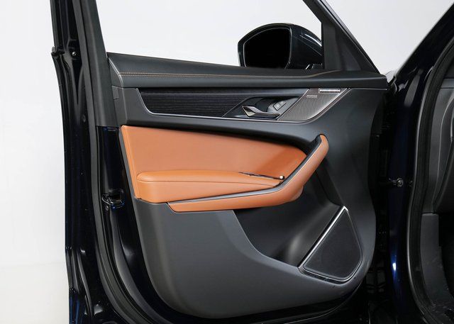 2025 Jaguar F-PACE R-Dynamic S photo 18