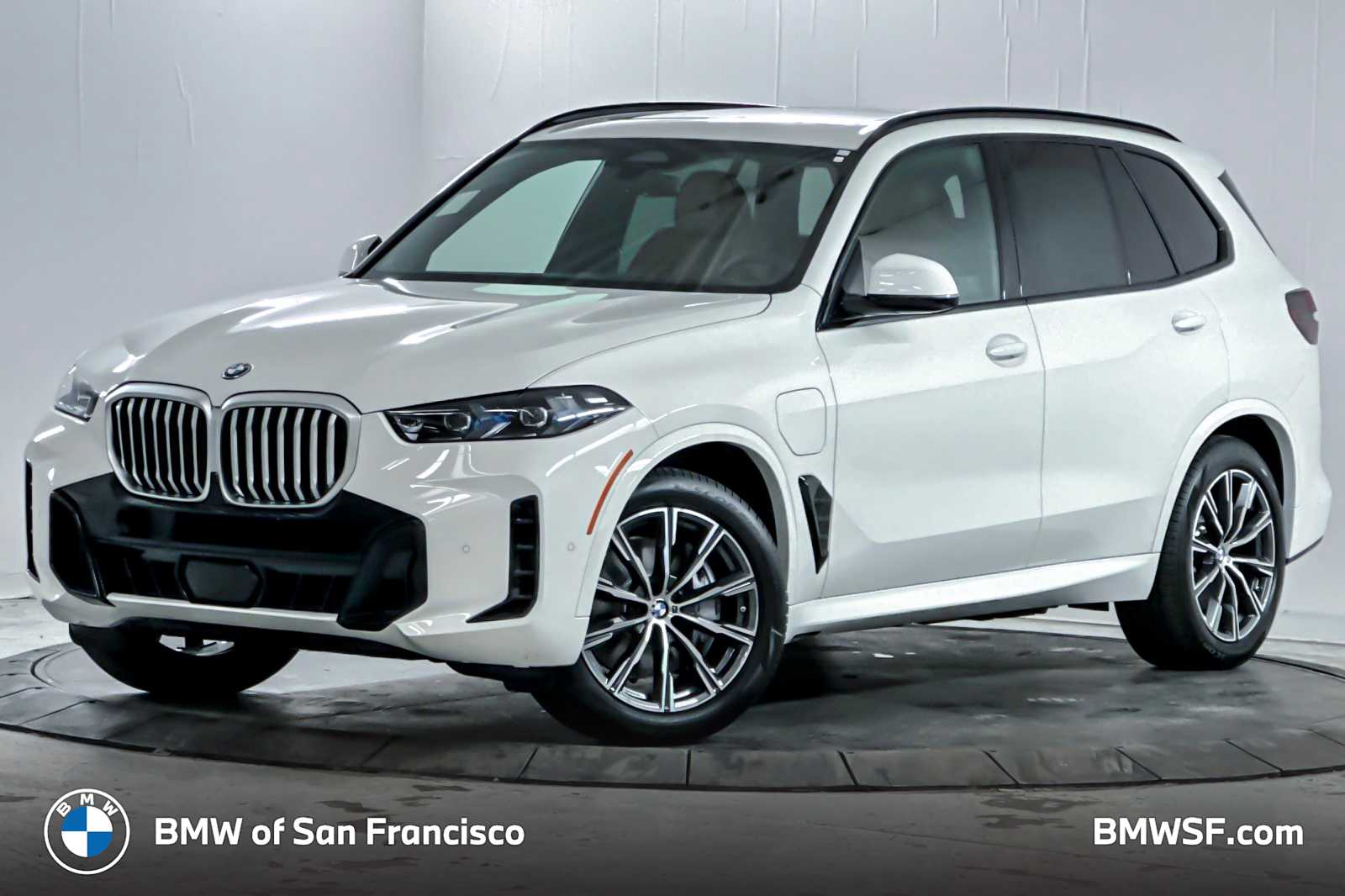 2026 BMW X5 50e's photo