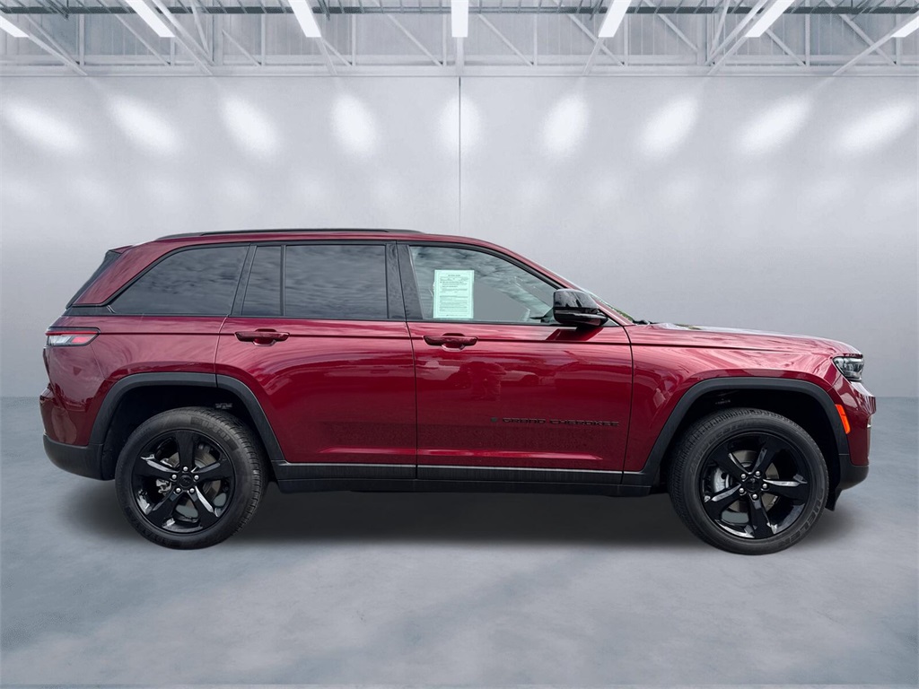 2023 Jeep Grand Cherokee Altitude photo 3