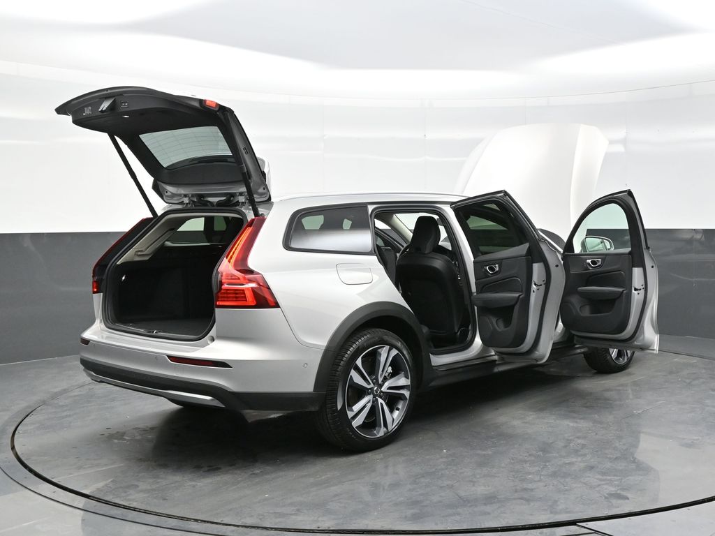 2025 Volvo V60 Cross Country B5 Plus photo 40