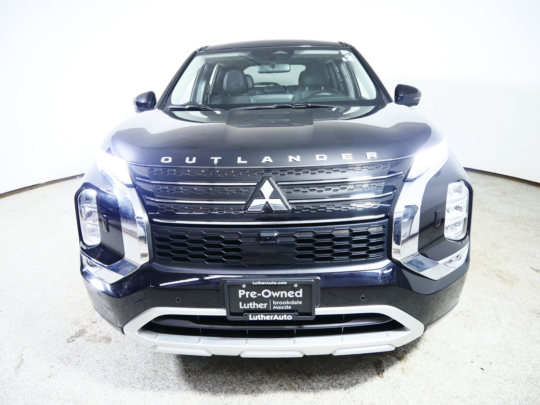 Used 2023 Mitsubishi Outlander SE with VIN JA4J4UA85PZ022046 for sale in Brooklyn Center, Minnesota