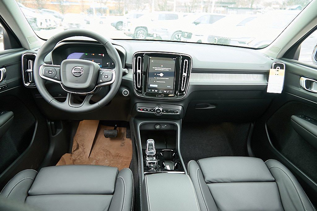 2026 VOLVO XC40 - Image 22
