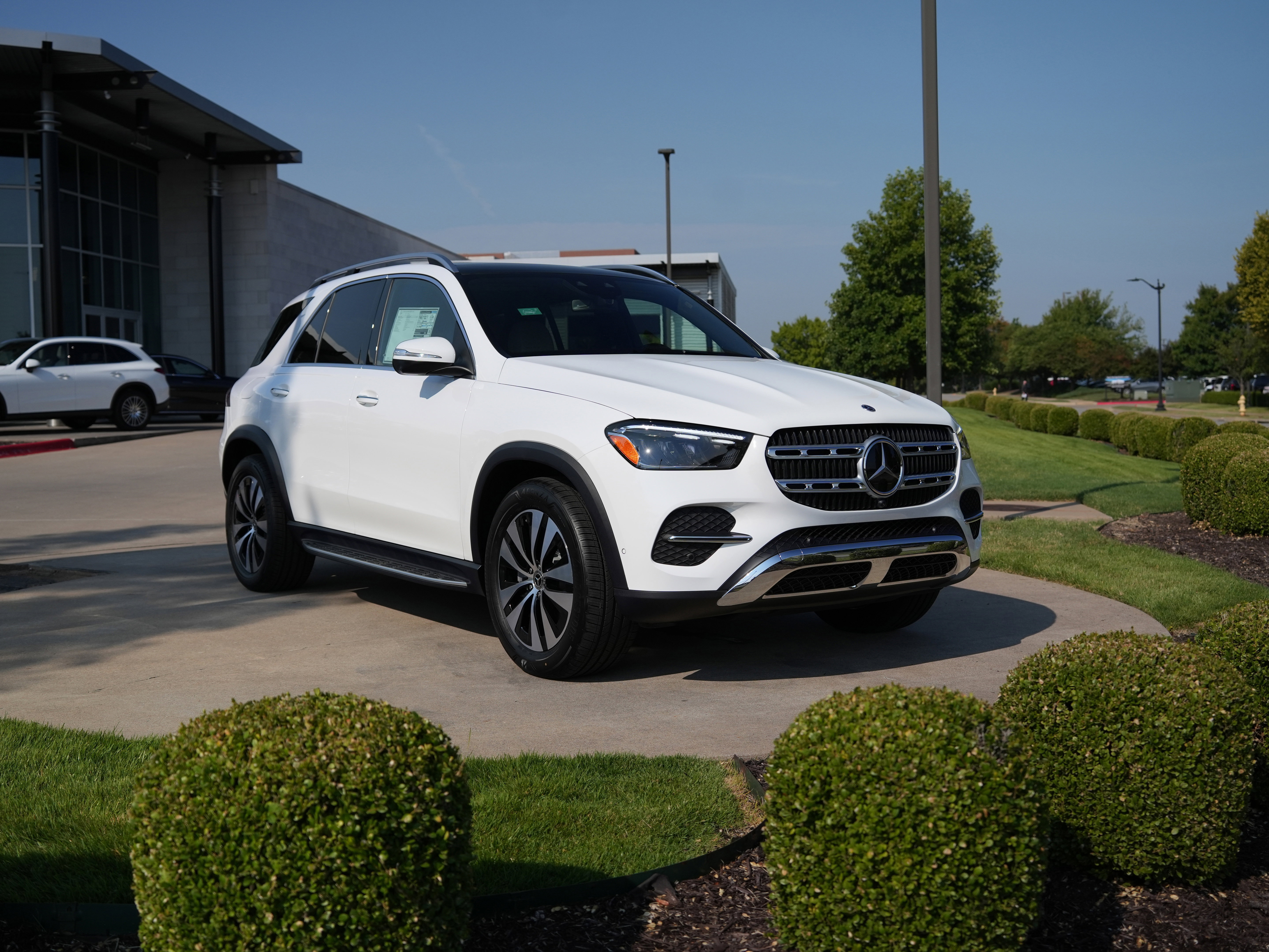 2026 Mercedes-Benz GLE GLE450E's photo