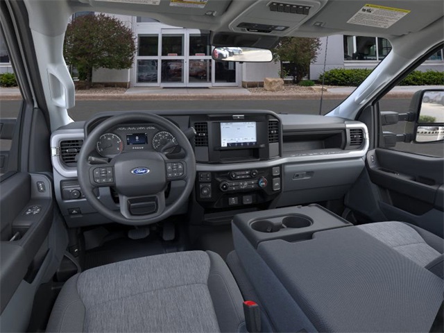 2025 Ford F-600 photo 9