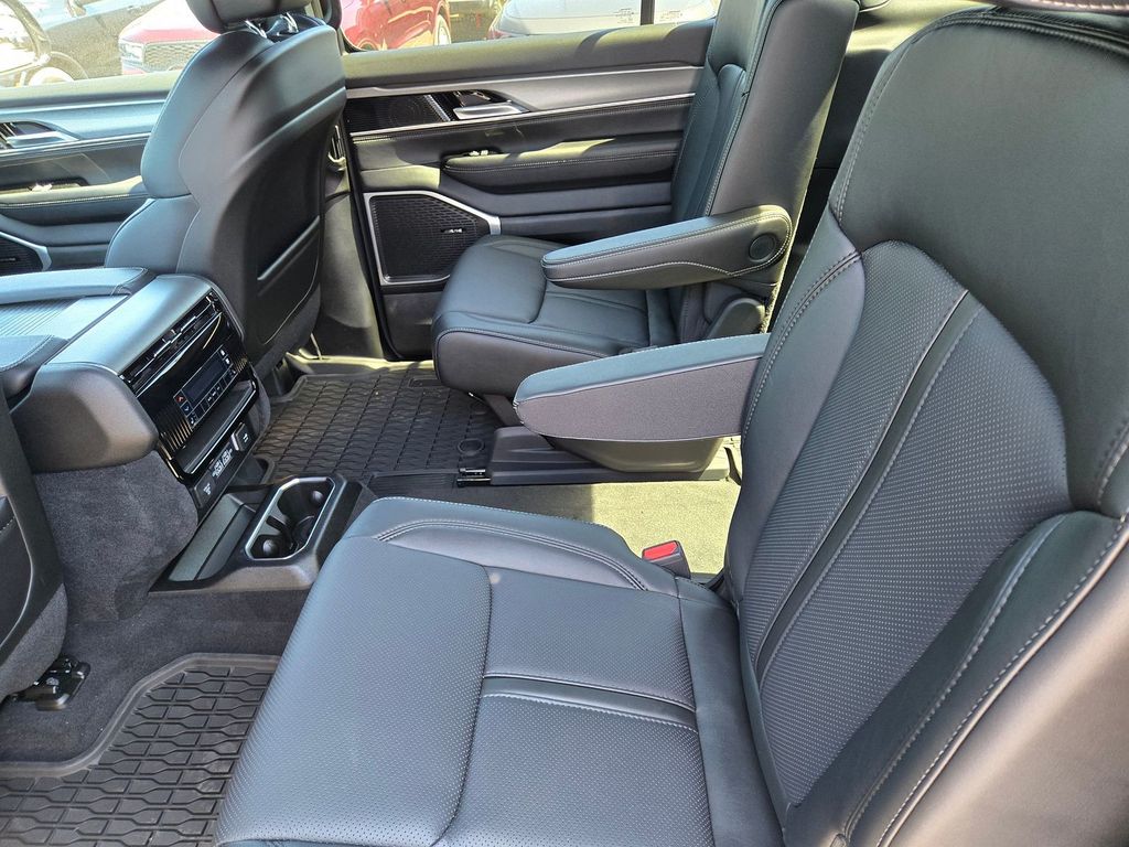 2025 Jeep Wagoneer Series II Overland photo 5