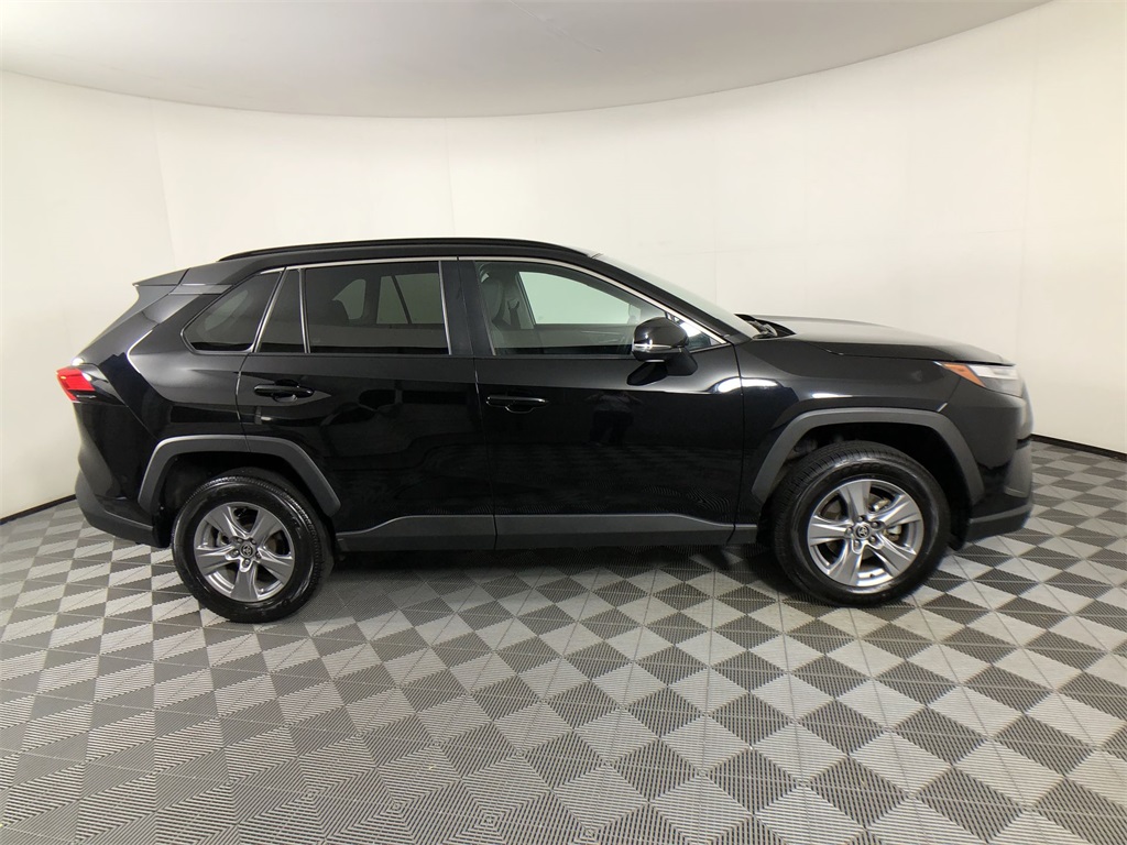2024 Toyota RAV4 XLE photo 3