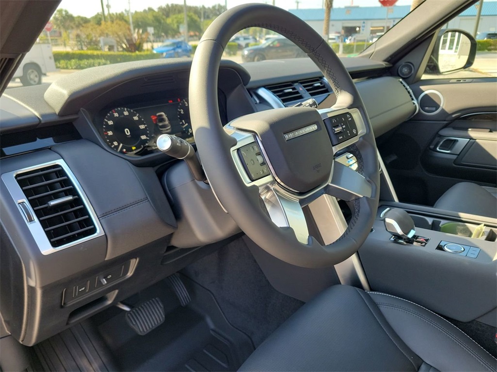 2025 Land Rover Discovery S photo 23
