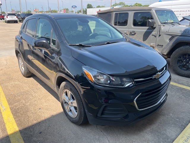 2020 Chevrolet Trax LS photo 2