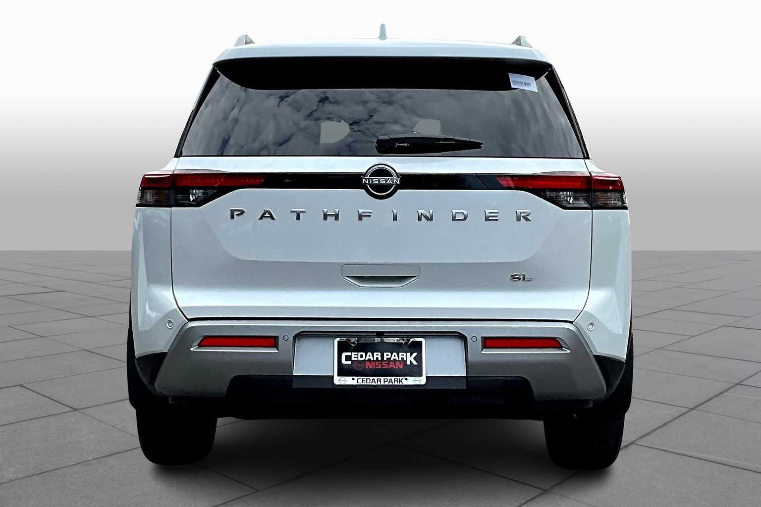 2025 Nissan Pathfinder SL photo 4