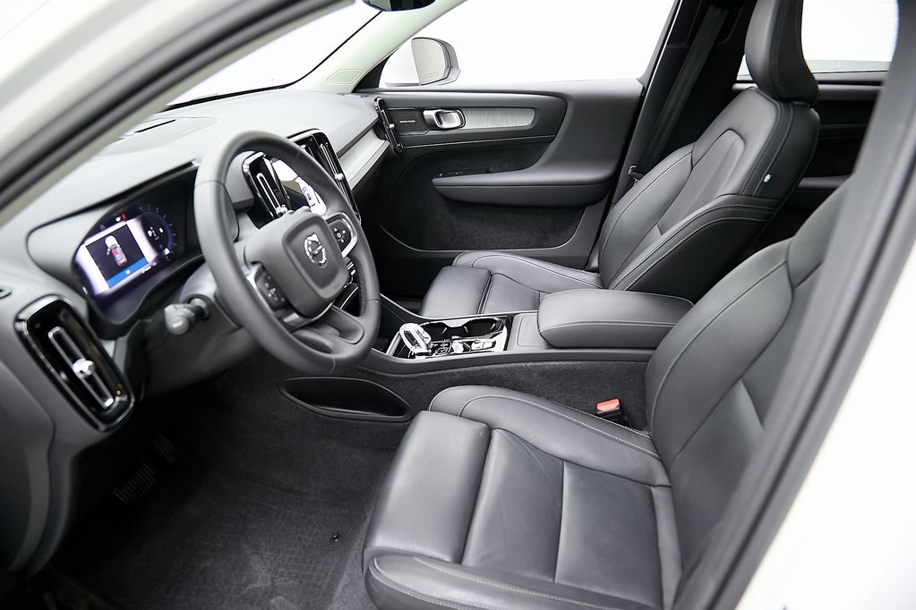 2024 VOLVO XC40 - Image 15