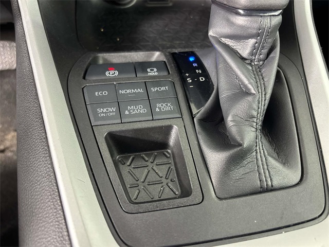 2022 Toyota RAV4 XLE photo 16