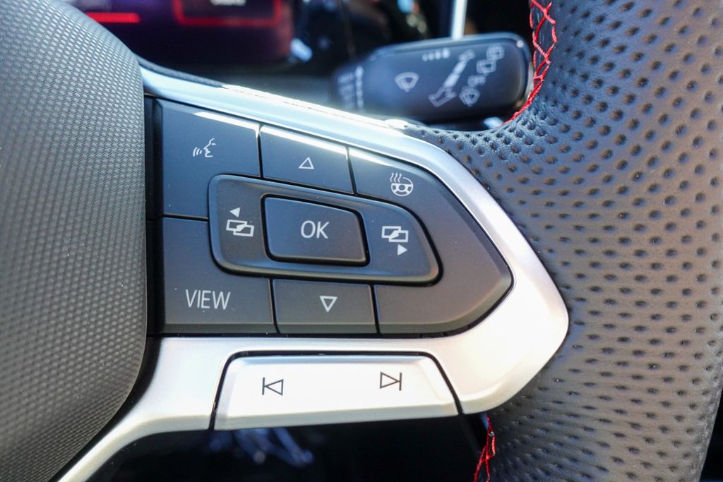 2025 Volkswagen Golf GTI Autobahn photo 9