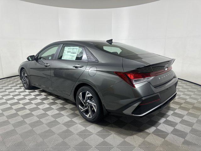 2025 Hyundai Elantra SEL Sport photo 5