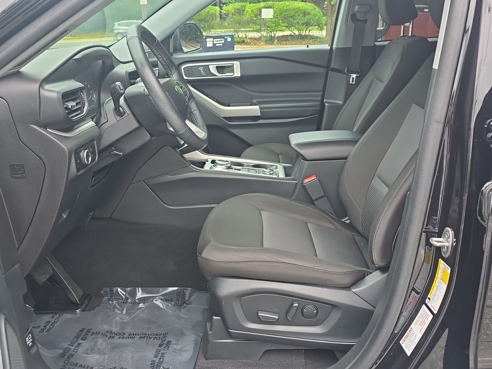 2023 Ford Explorer XLT photo 3