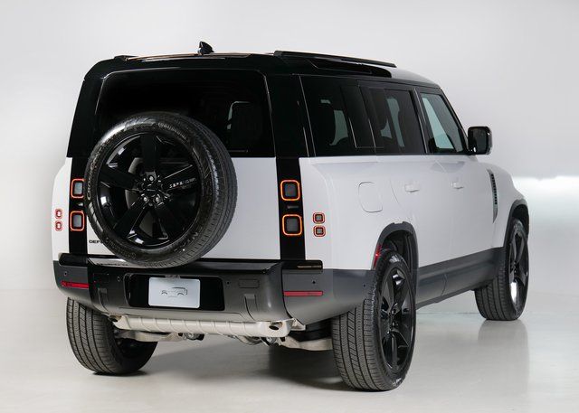 2026 Land Rover Defender 110 S photo 2