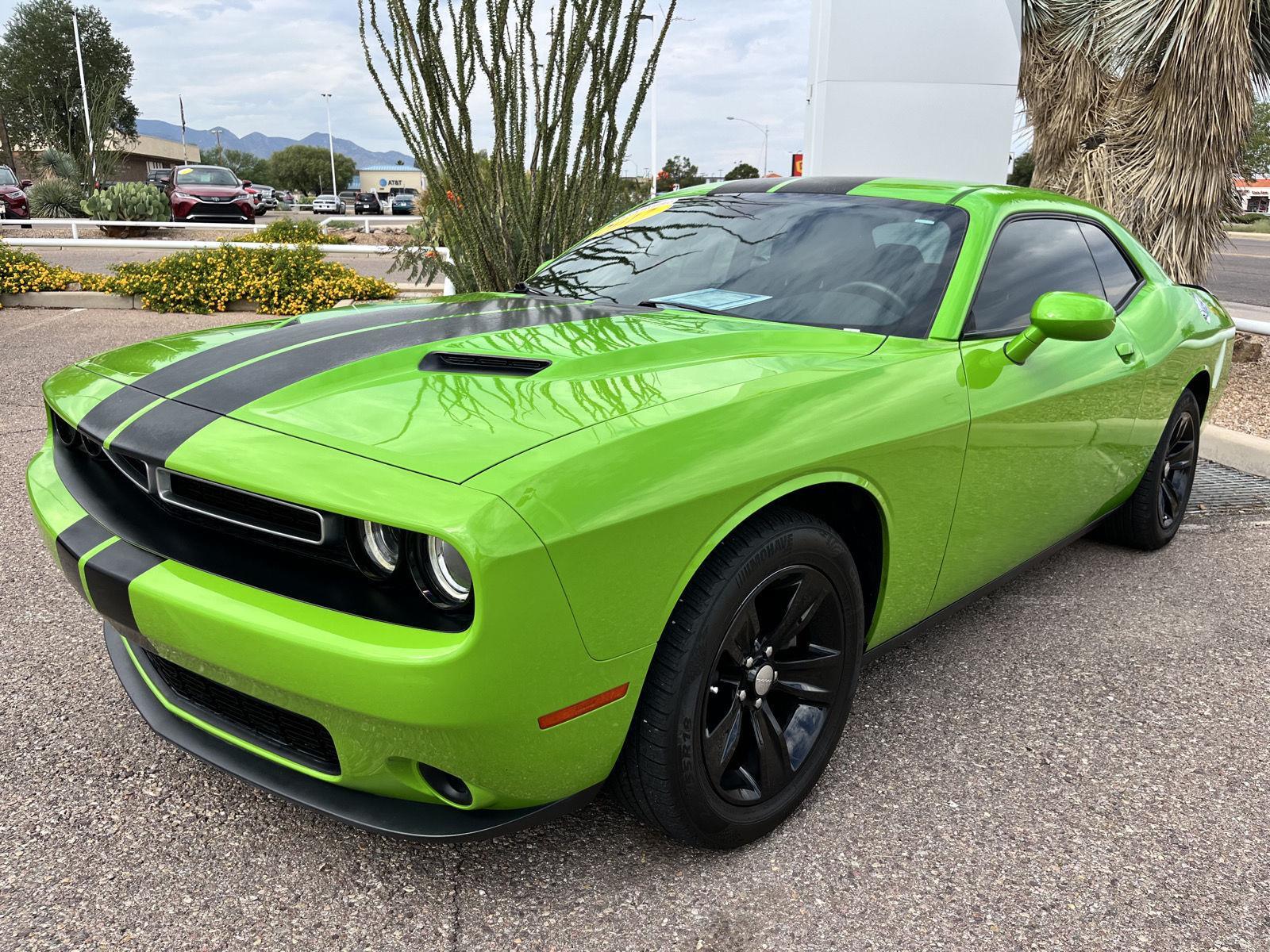 2017 Dodge Challenger SXT's photo