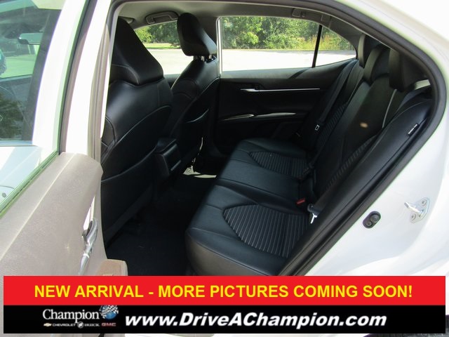 2022 Toyota Camry SE photo 6
