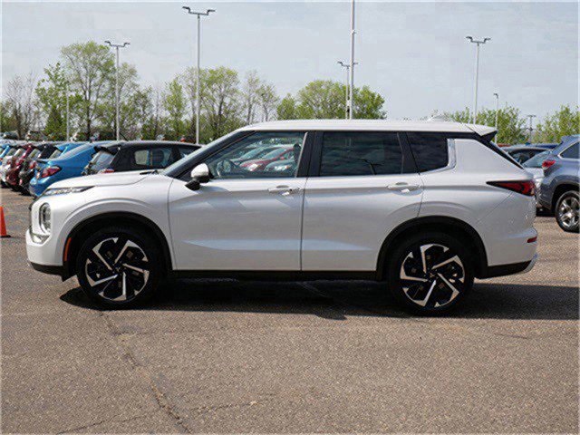 2023 Mitsubishi Outlander SE photo 4