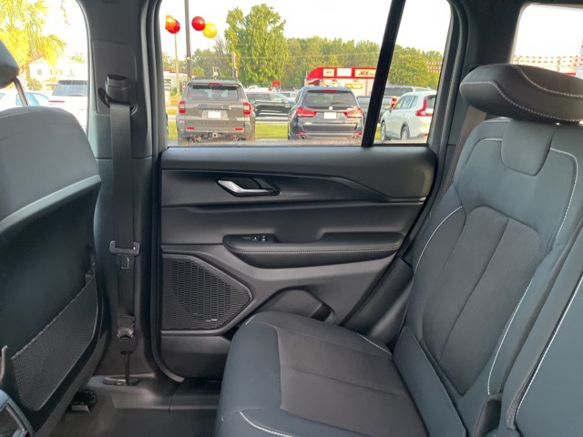 2025 Jeep Grand Cherokee Laredo X photo 14