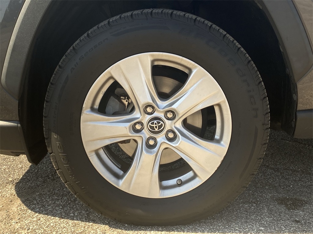2019 Toyota RAV4 XLE photo 15