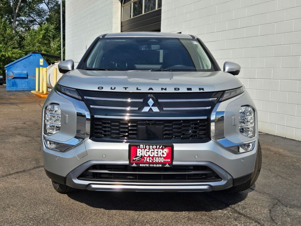 2025 Mitsubishi Outlander SE photo 2