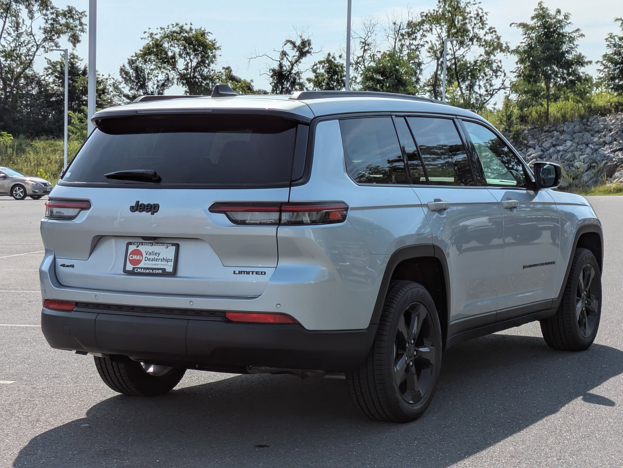 2025 Jeep Grand Cherokee Limited photo 2