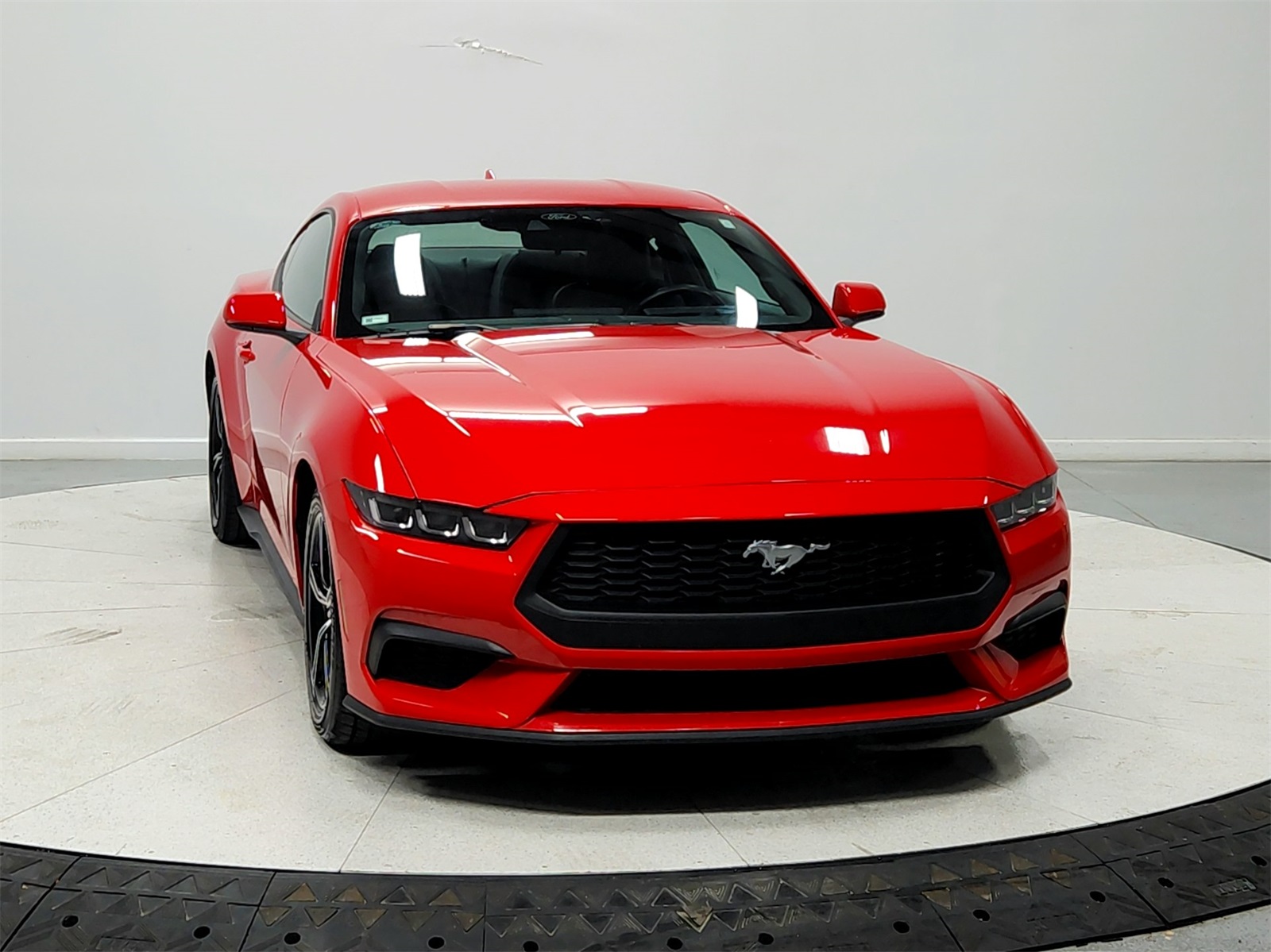 2024 Ford Mustang EcoBoost photo 2