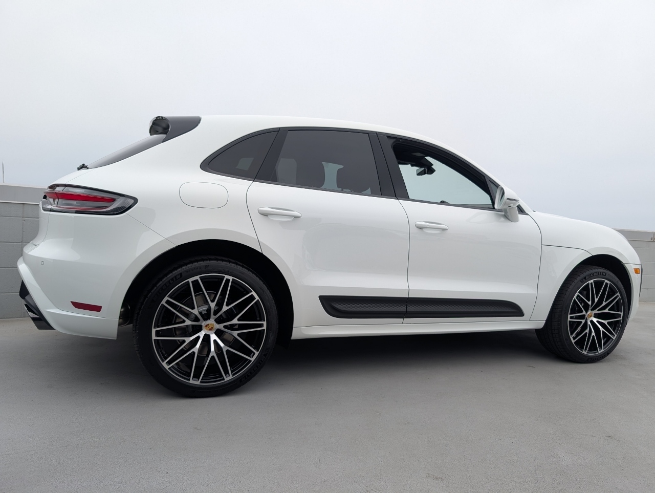 2025 Porsche Macan T photo 22