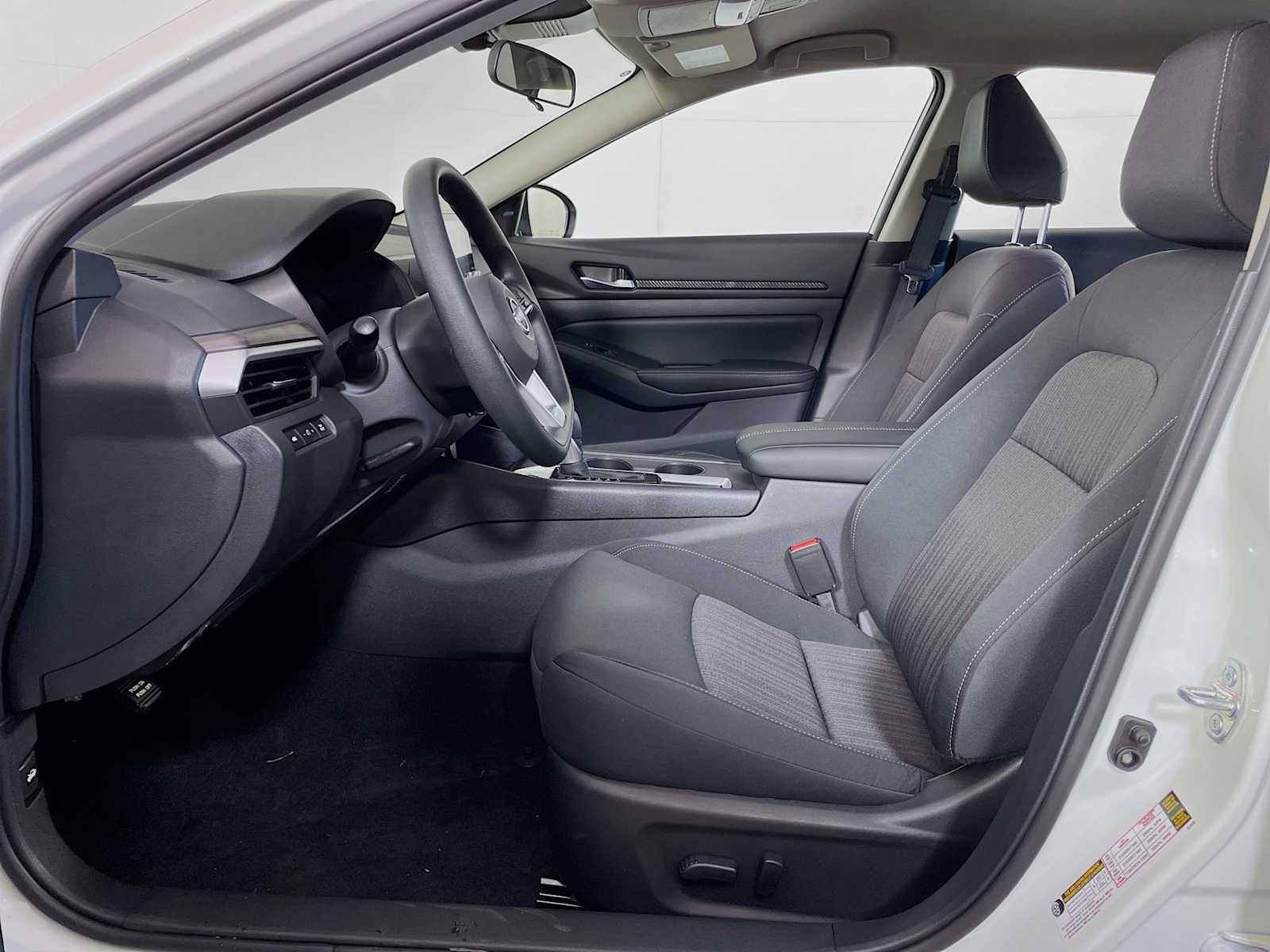 2025 Nissan Altima SV photo 4