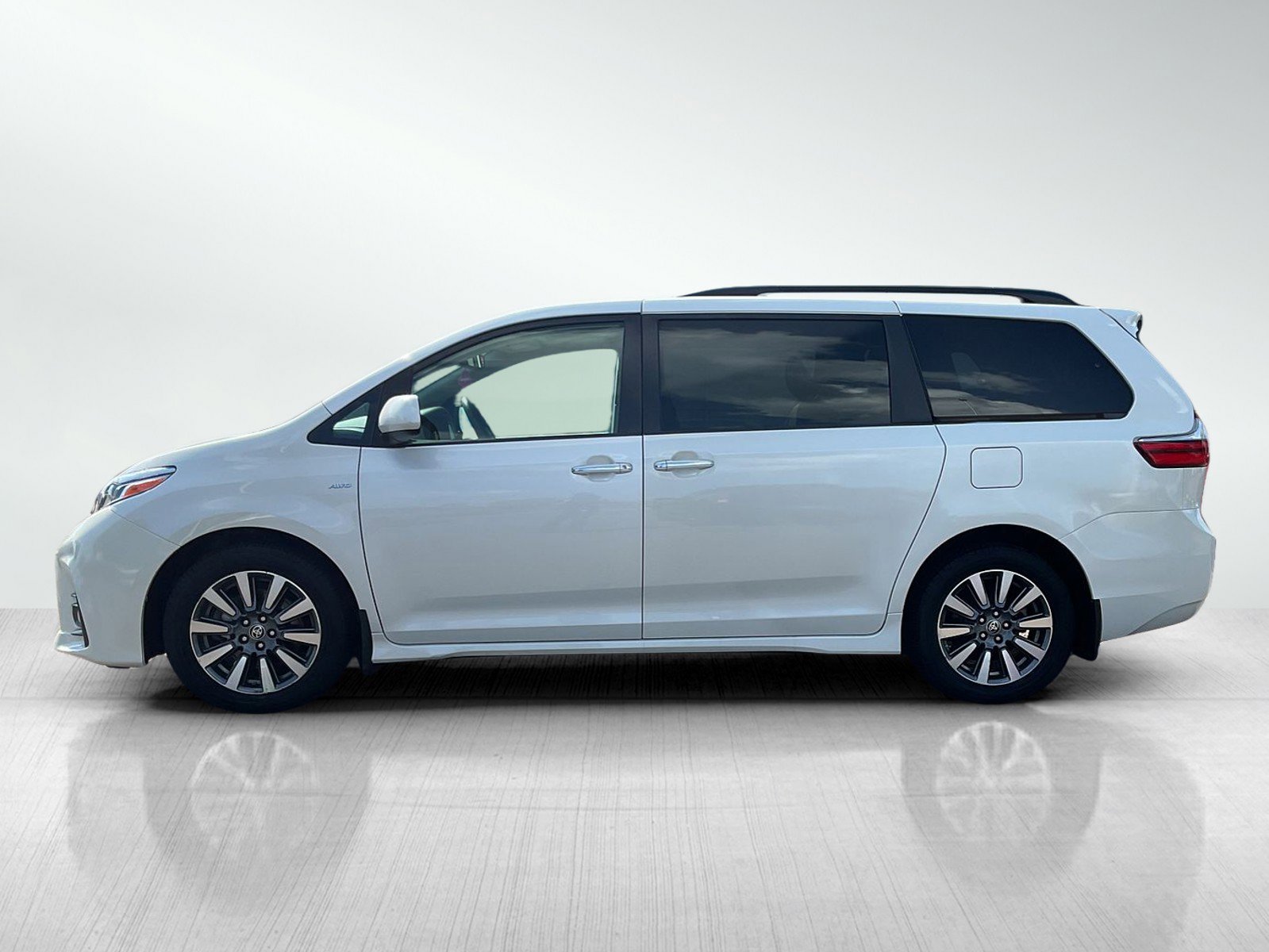 Used 2020 Toyota Sienna XLE with VIN 5TDDZ3DC2LS247129 for sale in Brainerd, Minnesota