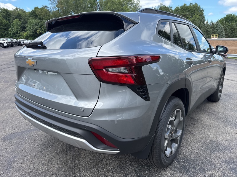 2025 Chevrolet Trax LT photo 3
