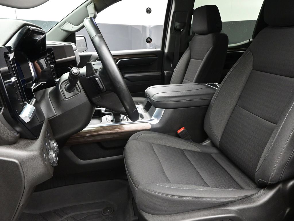 2023 Chevrolet Silverado 1500 RST photo 10