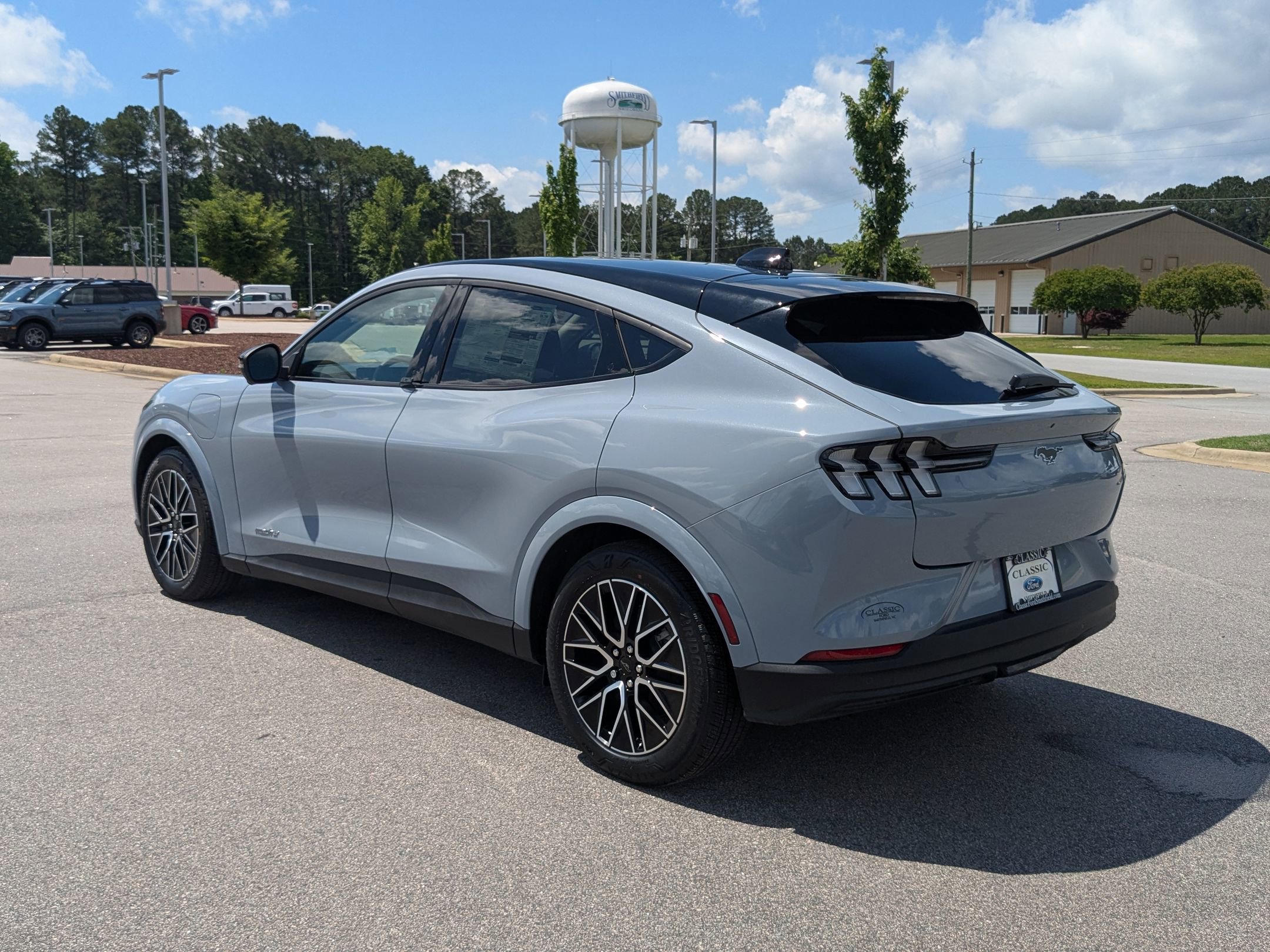 2025 Ford Mustang Mach-E Premium photo 9