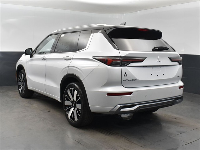 2025 Mitsubishi Outlander SEL photo 3