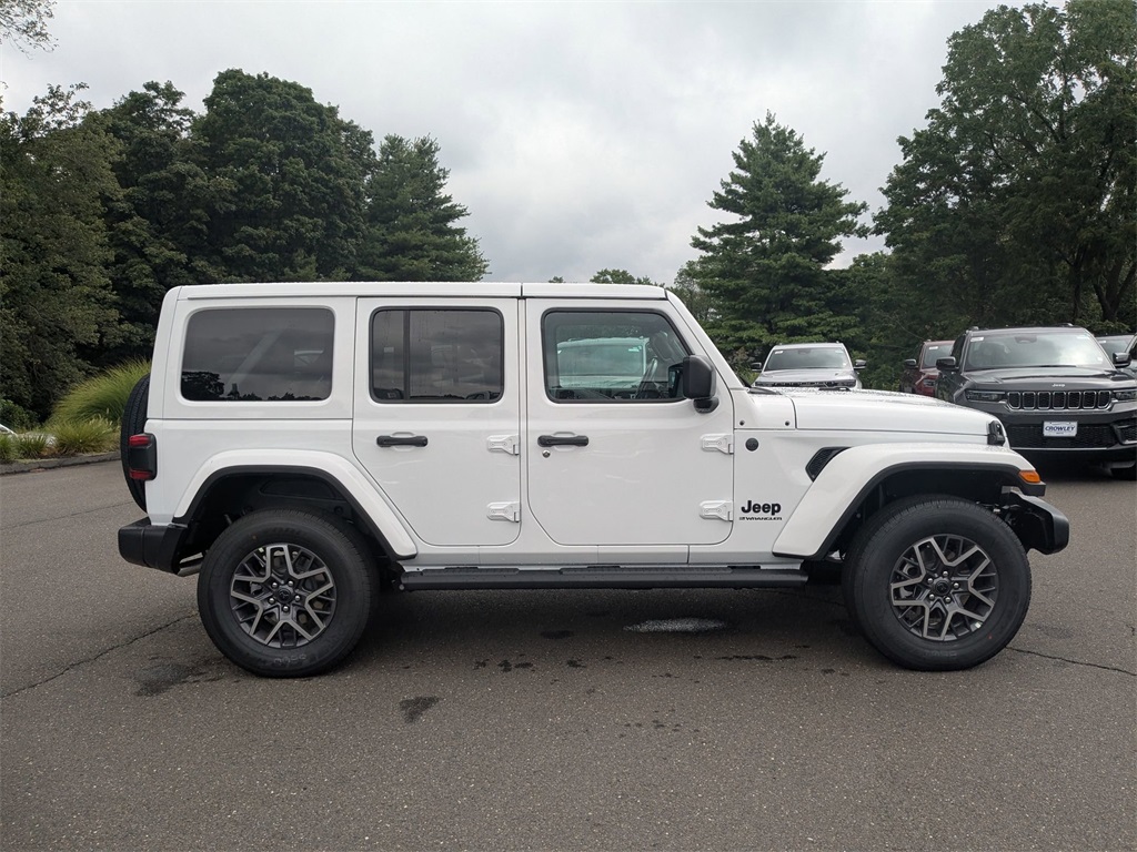 2025 Jeep Wrangler Sahara photo 2