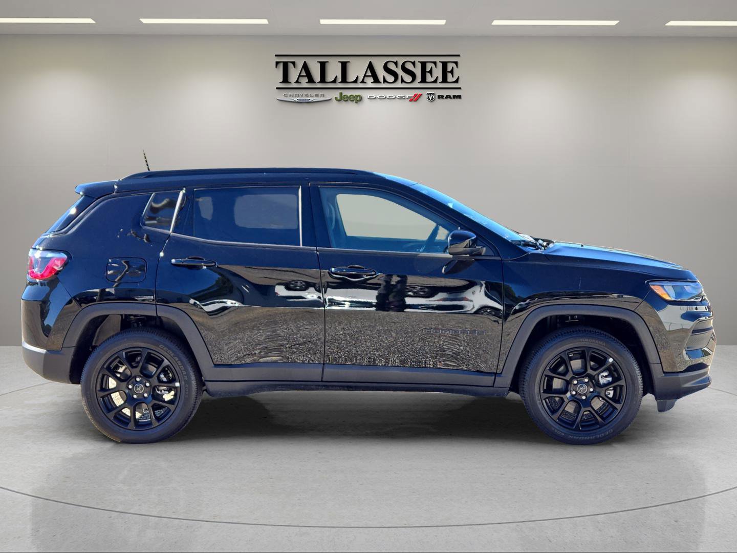2026 Jeep Compass Latitude photo 3