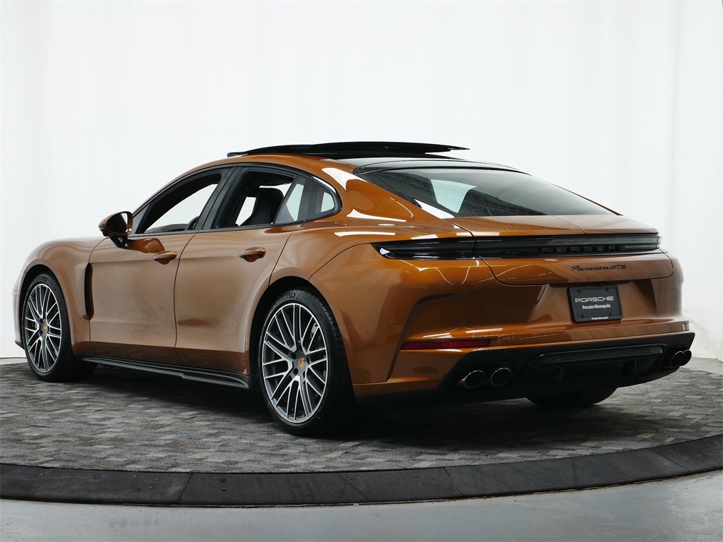 2025 Porsche Panamera GTS photo 3