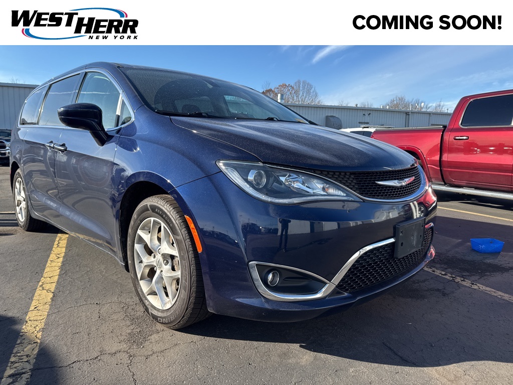 2019 Chrysler Pacifica Touring Plus's photo
