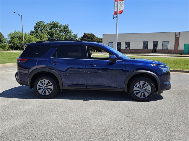 2025 Nissan Pathfinder SV photo 13
